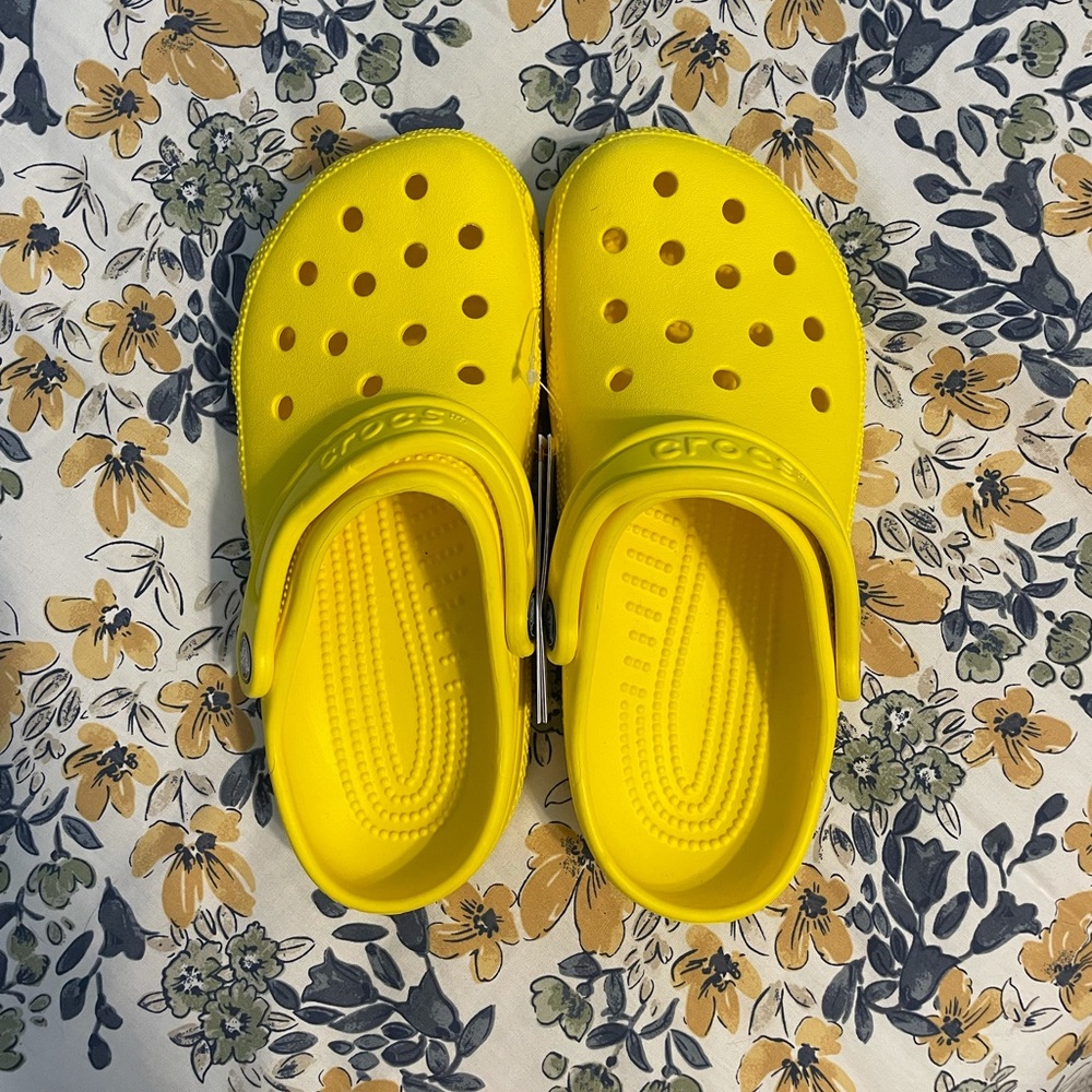 Brand new yellow crocs